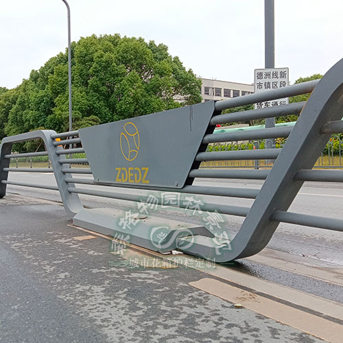 船型铁艺锌钢道路护栏