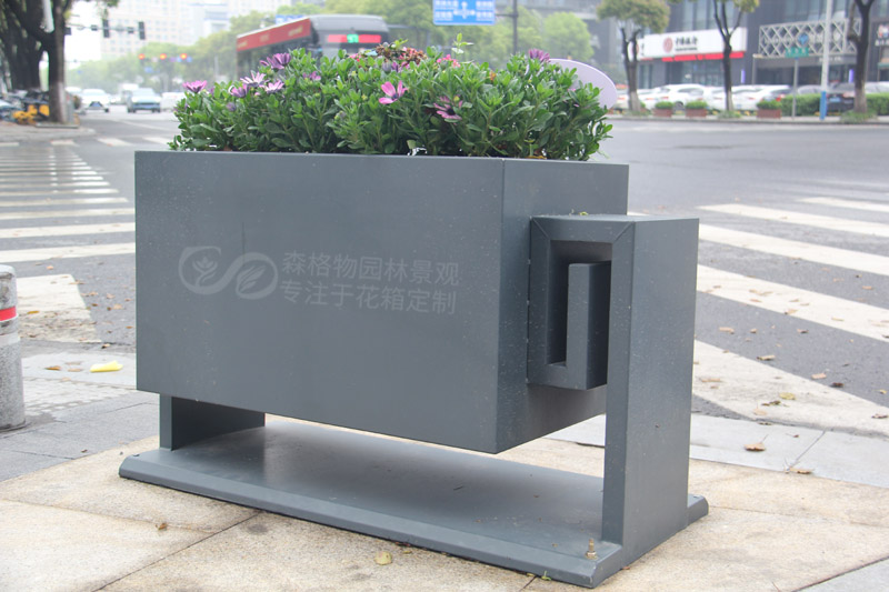 浙江嘉兴停车场道路隔离花箱案例